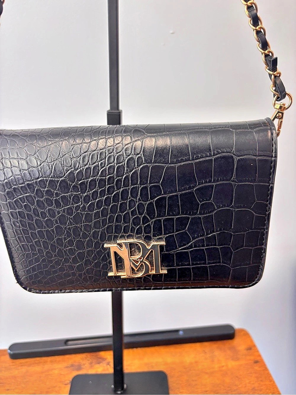 Badgley Mischka Black Croc-Embossed Shoulder Bag – Gold Chain Strap